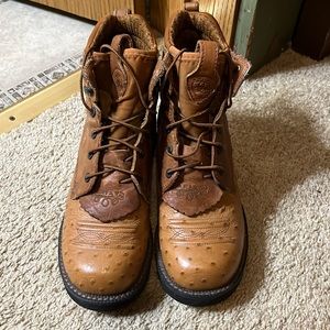 Ariat leather short boots. Size 8B. Almost NEW